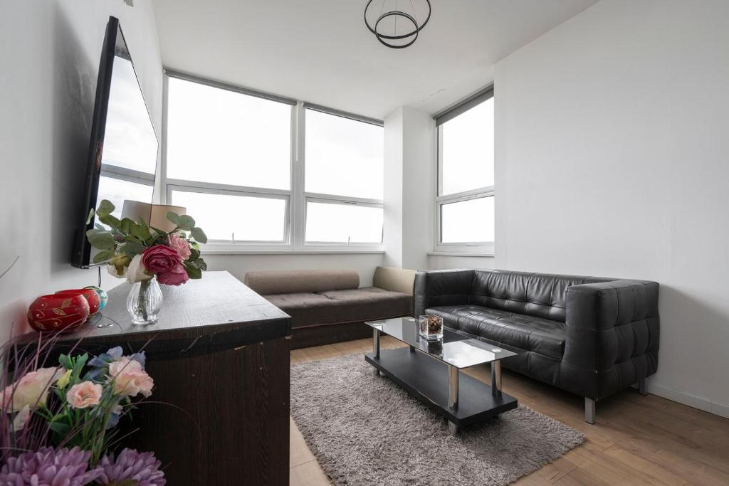Hawthorns Apartments - Housity