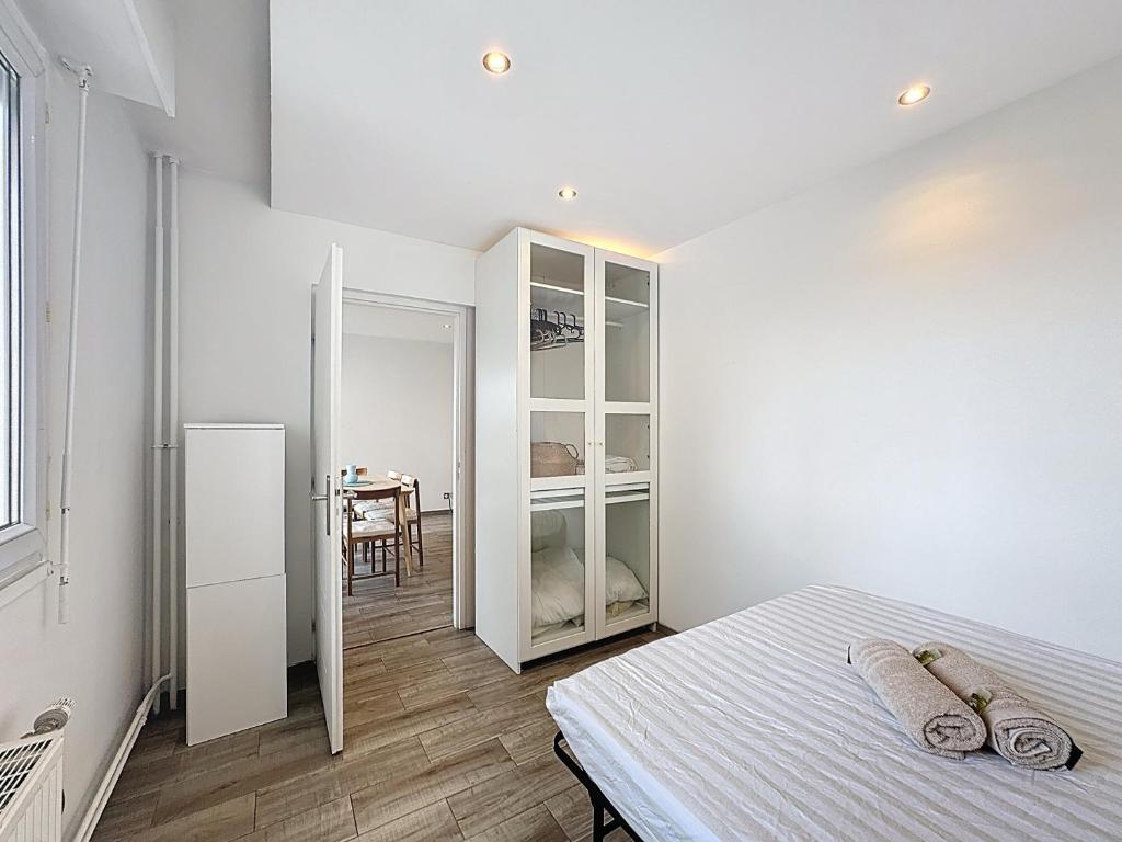 Postel nebo postele na pokoji v ubytování Grand T3, balcon et garage - Venissieux Lyon Sud