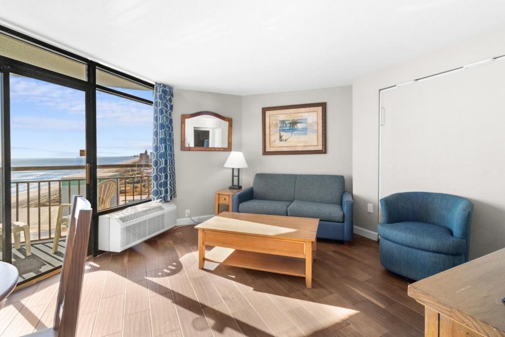 Monterey Bay Suites - 