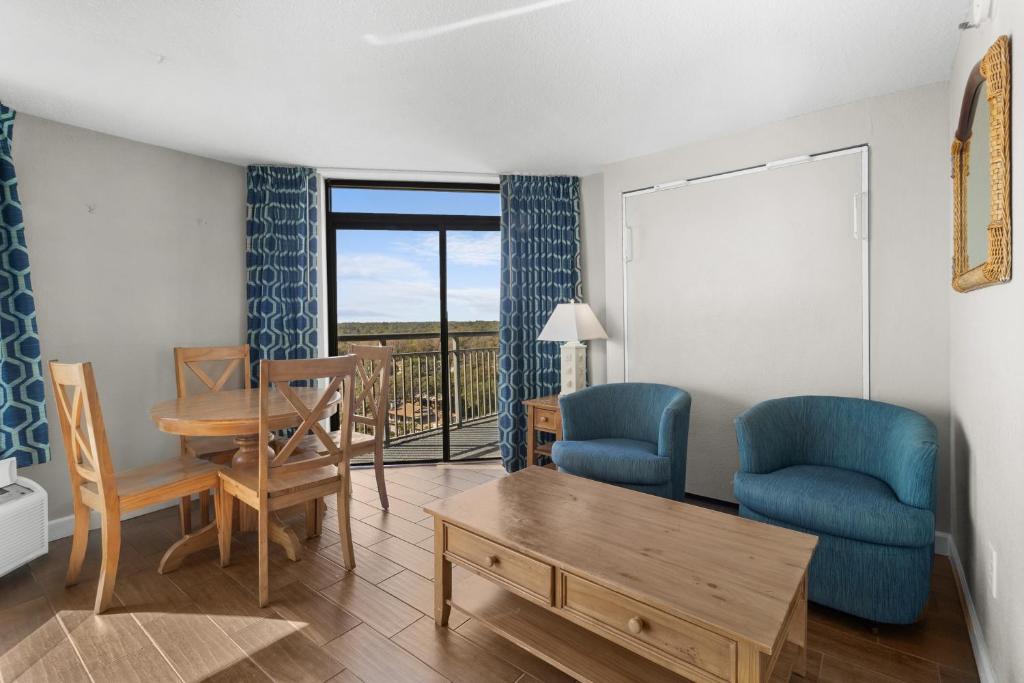 Monterey Bay Suites - 