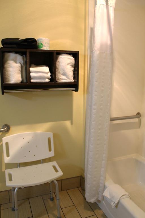 La Quinta by Wyndham Boise Airport - King Room - Hearing Accessible/Non-Smoking