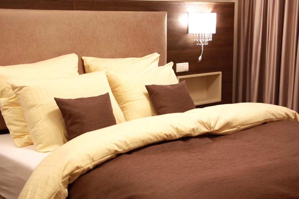 Mr.& Mrs. President - 3