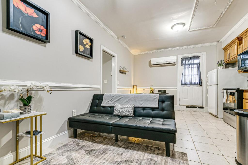 Η κουζίνα ή μικρή κουζίνα στο 6 Mi to Falls Lake Studio Stay in Raleigh!
