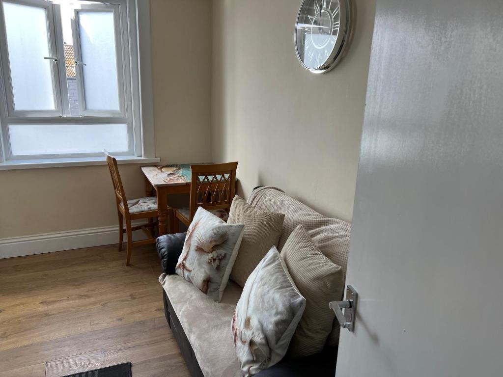 Shoreside Ground Floor 2 Bed near Beach & Town Self Check-in - 