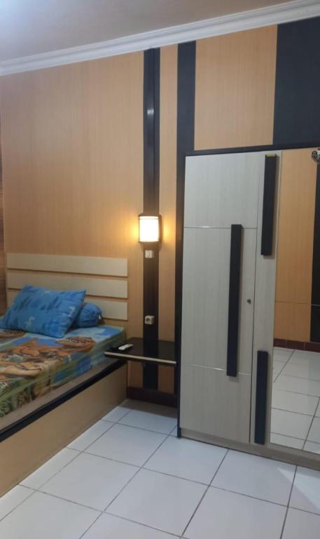 JALA GUEST HOUSE near JUANDA AIRPORT - Single Room