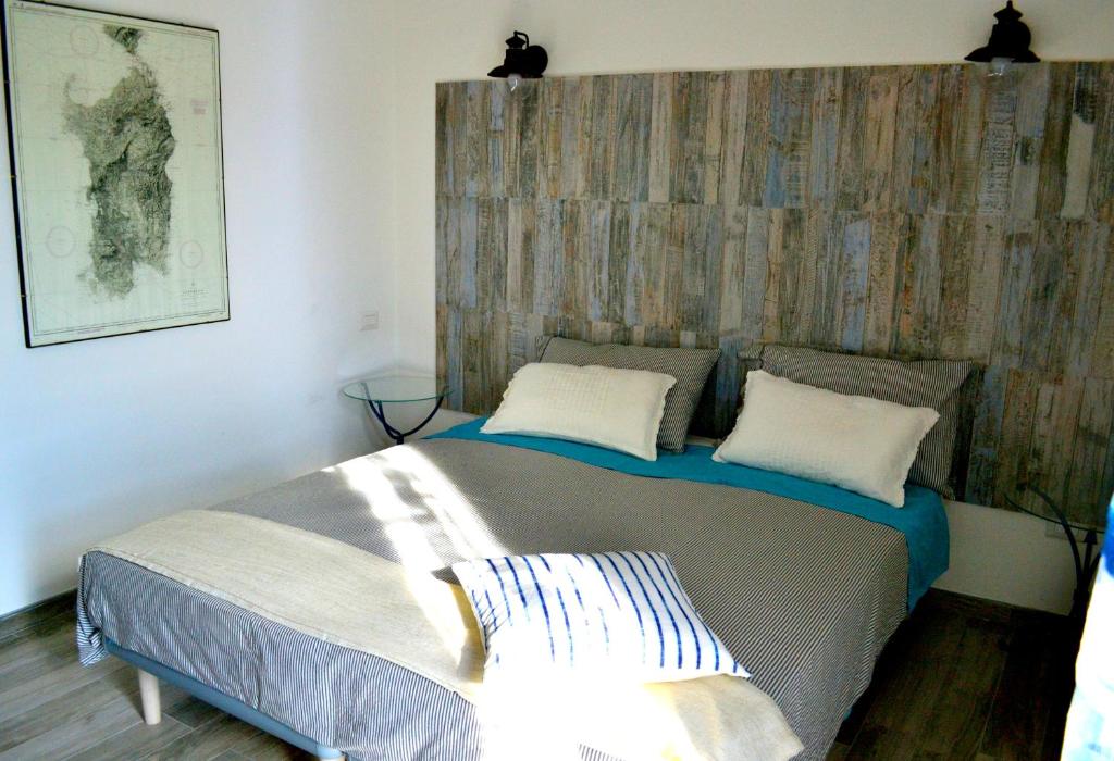 Een bed of bedden in een kamer bij B&B La Casa Bianca di Porto Conte