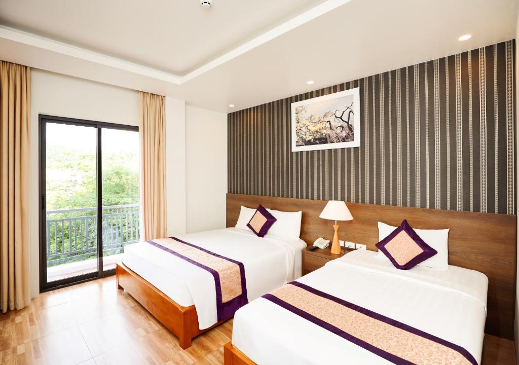 Phòng 3 Người Nhìn Ra Vườn