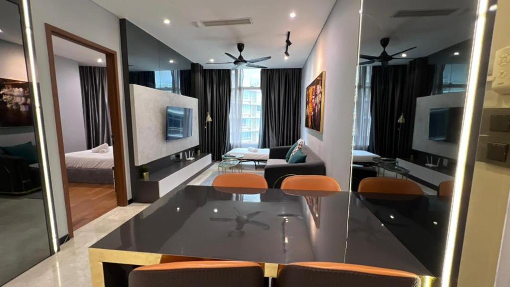 TV/trung tâm giải trí tại Sky suite KLCC by Travel Buddy