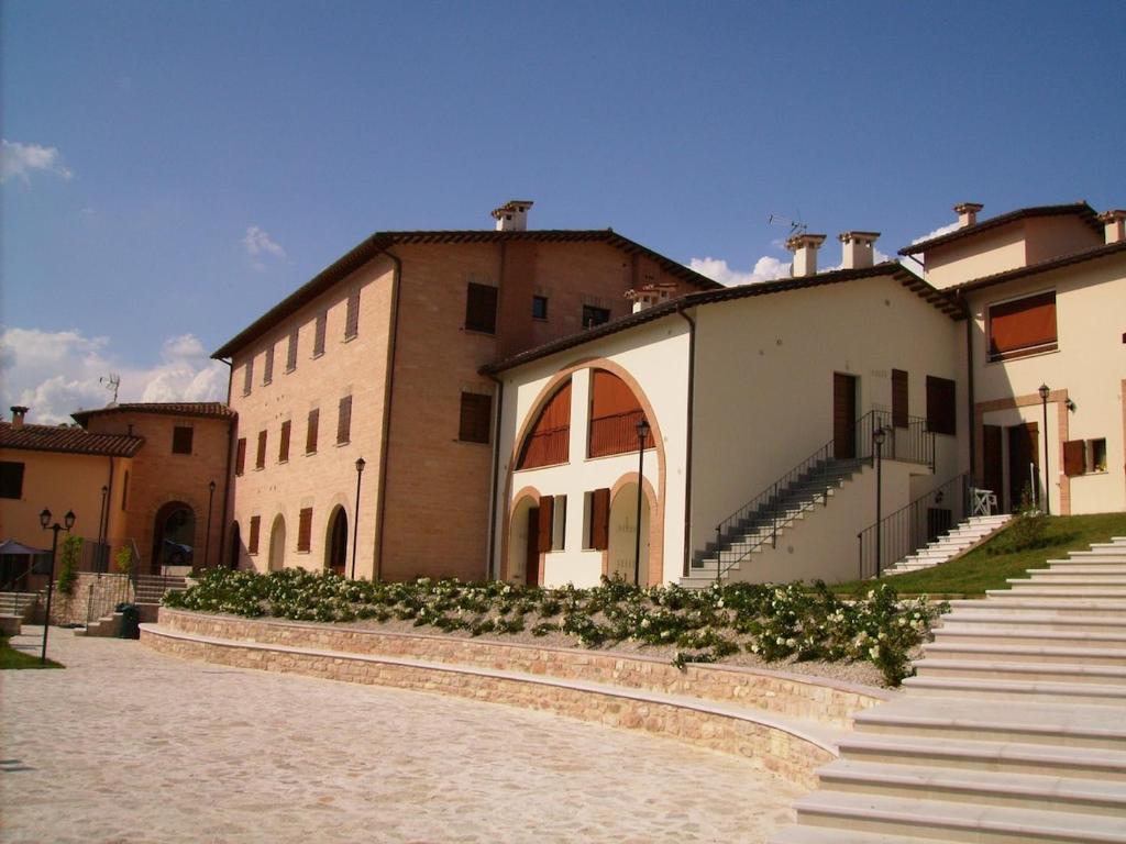 Oasi di Piobbico Piscina con Vista sul Monte Nerone