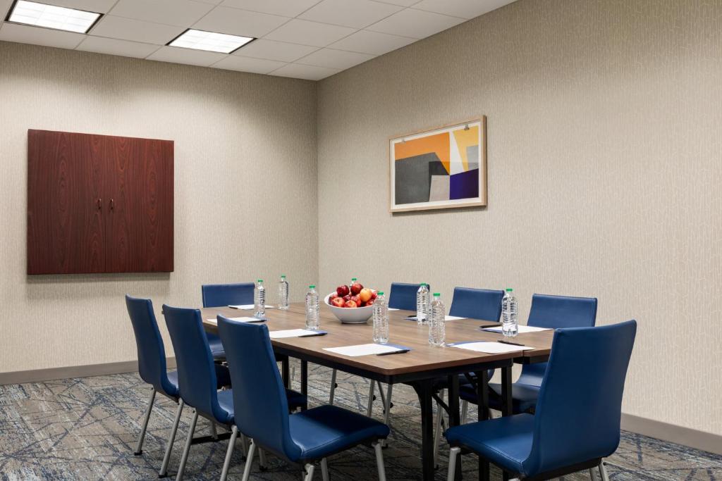 Holiday Inn Express Baltimore at the Stadiums by IHG photo