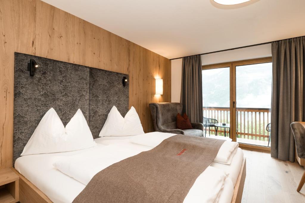 Postel nebo postele na pokoji v ubytování Berghotel Alpenklang