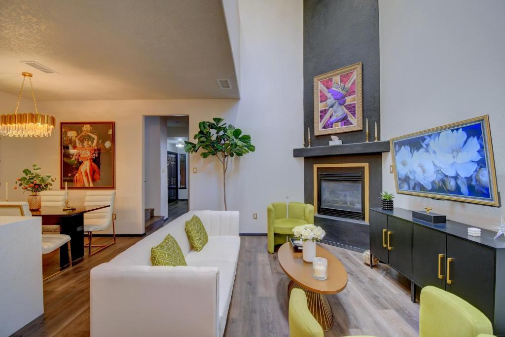 Gambar di galeri bagi Sleeps 11 Mountain Views Fully Renovated di Albuquerque