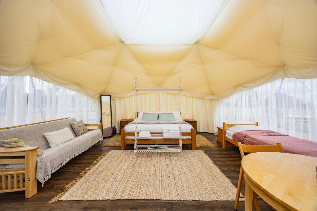 Meadow Vale Retreats - Geodesic Earth Yurt