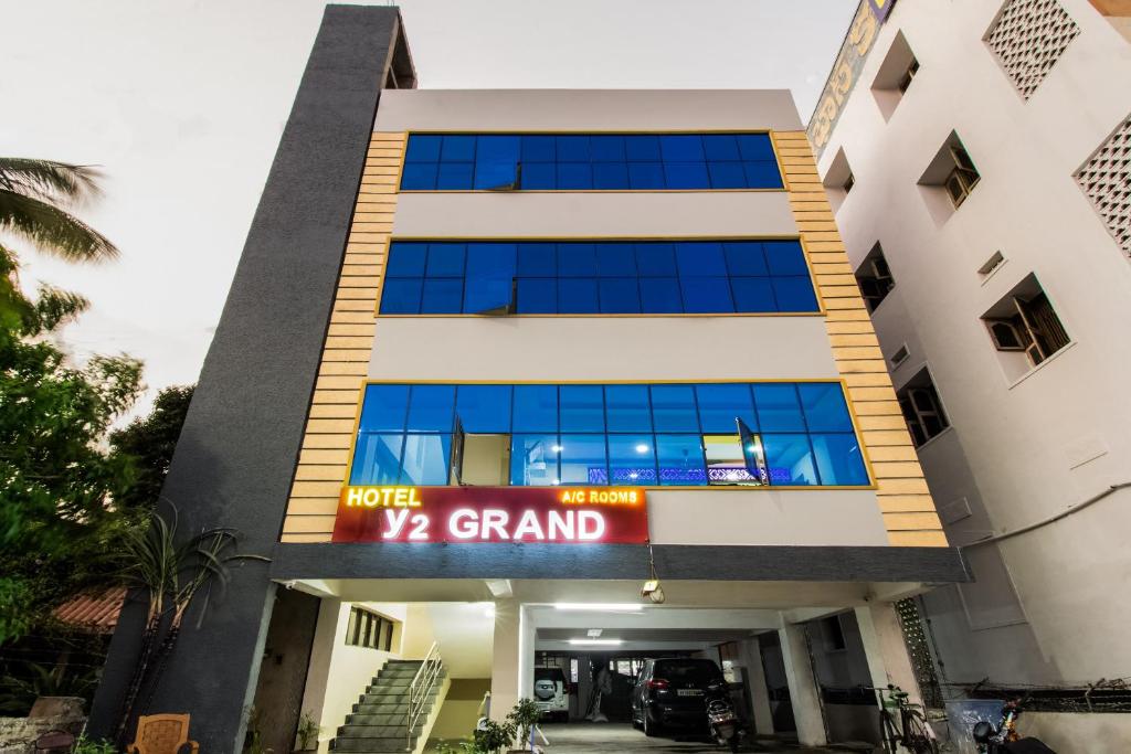 a view of the hotel vr grand at Hotel O Y2 Grand in Mutyālammapādu