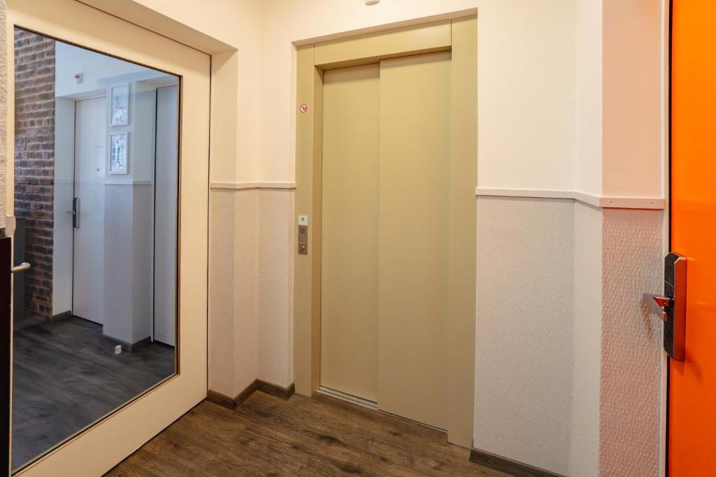 easyHotel Zürich City Limmatplatz - Resim 11