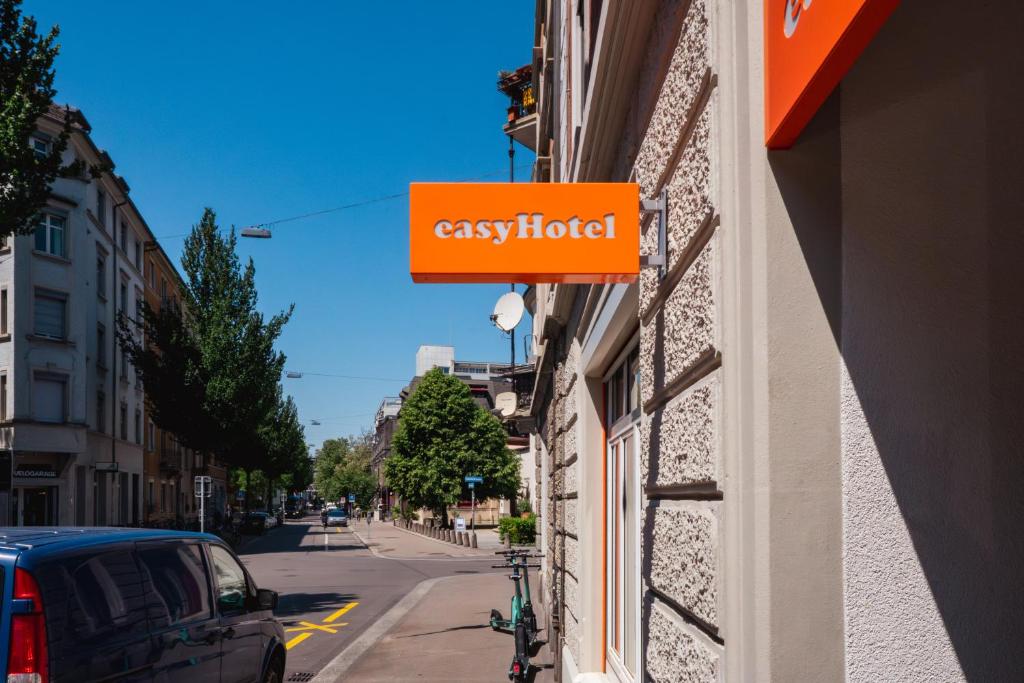 easyHotel Zürich City Limmatplatz - Resim 16