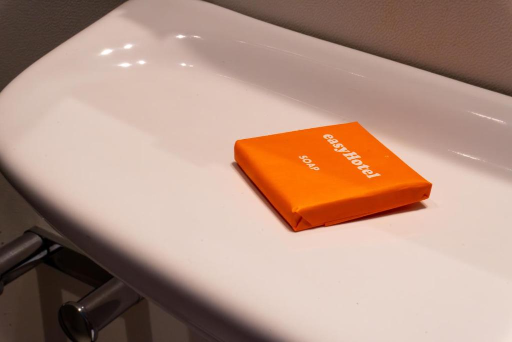 easyHotel Zürich City Limmatplatz - Resim 22