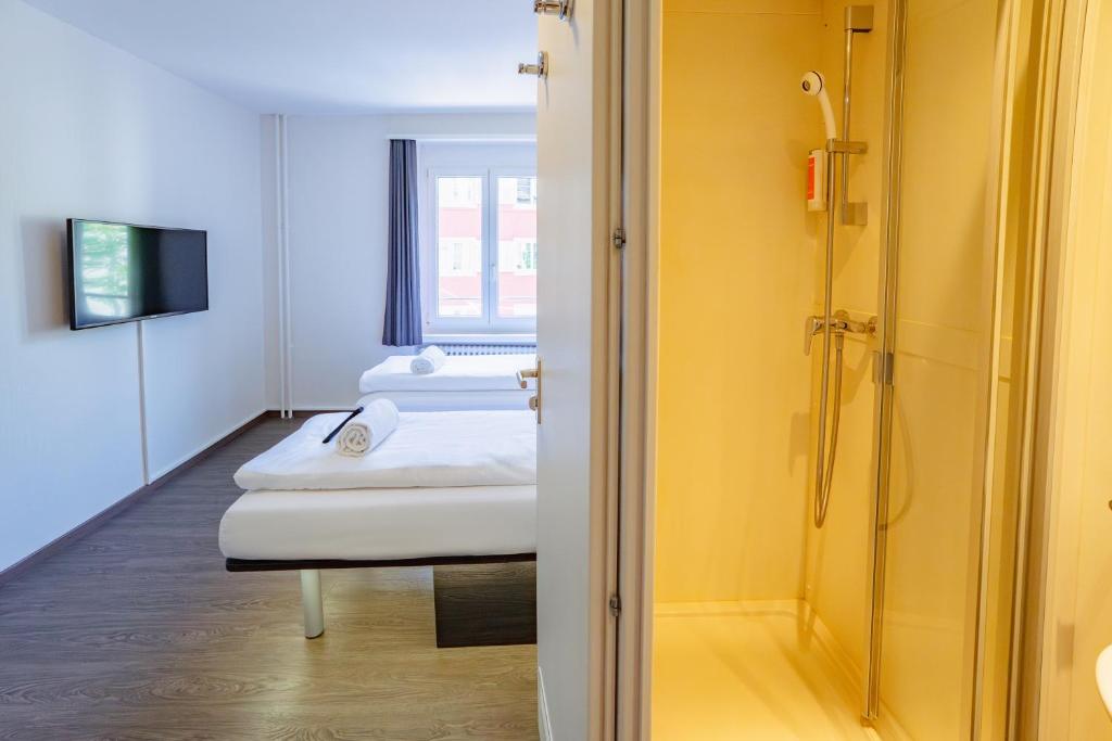 easyHotel Zürich City Limmatplatz - Resim 32