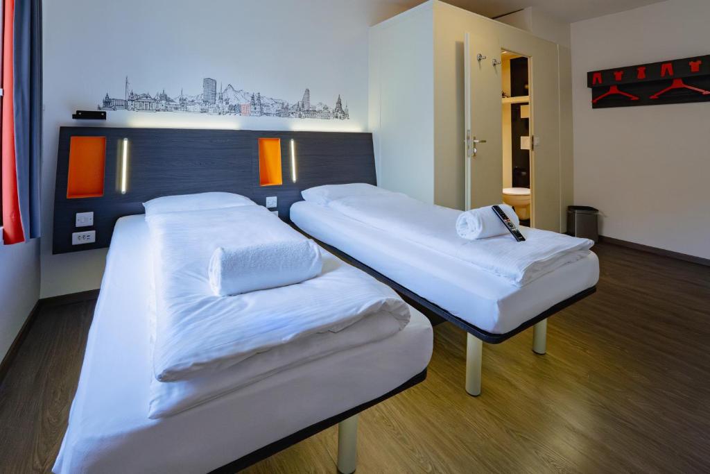 easyHotel Zürich City Limmatplatz - Resim 33