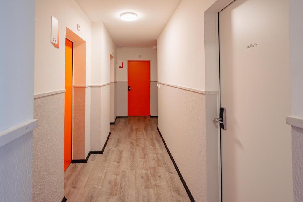 easyHotel Zürich City Main Station - Resim 13