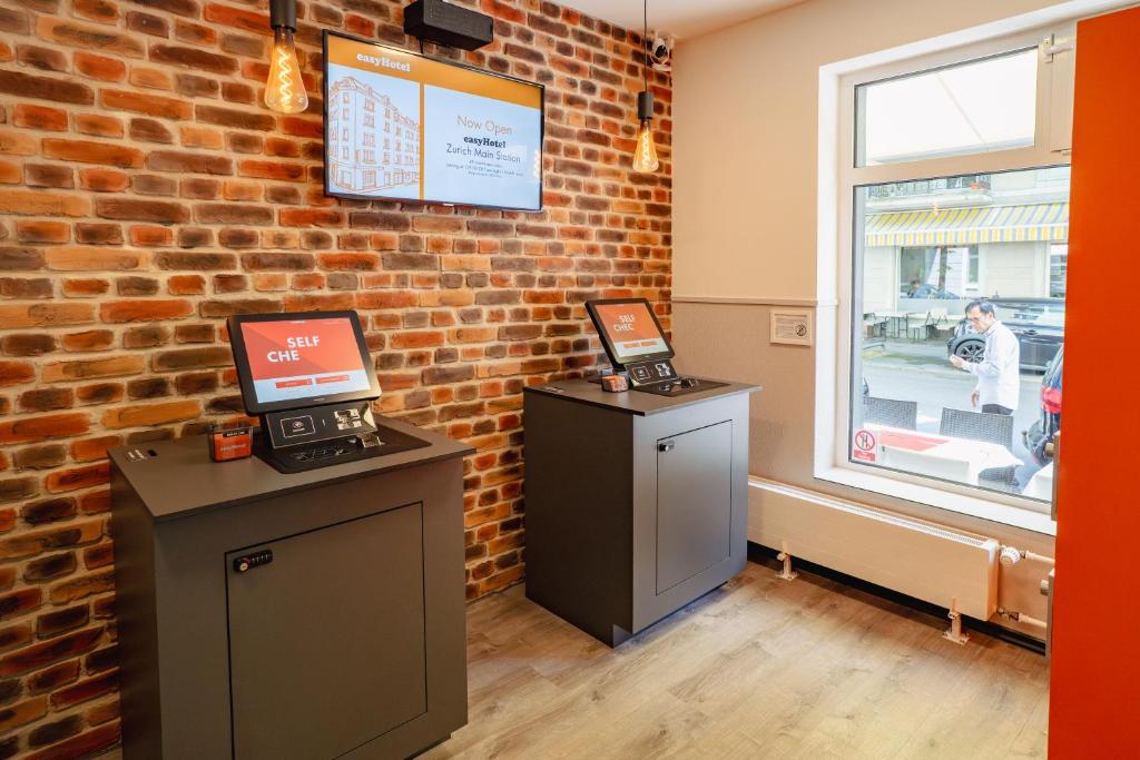 easyHotel Zürich City Main Station - Resim 15