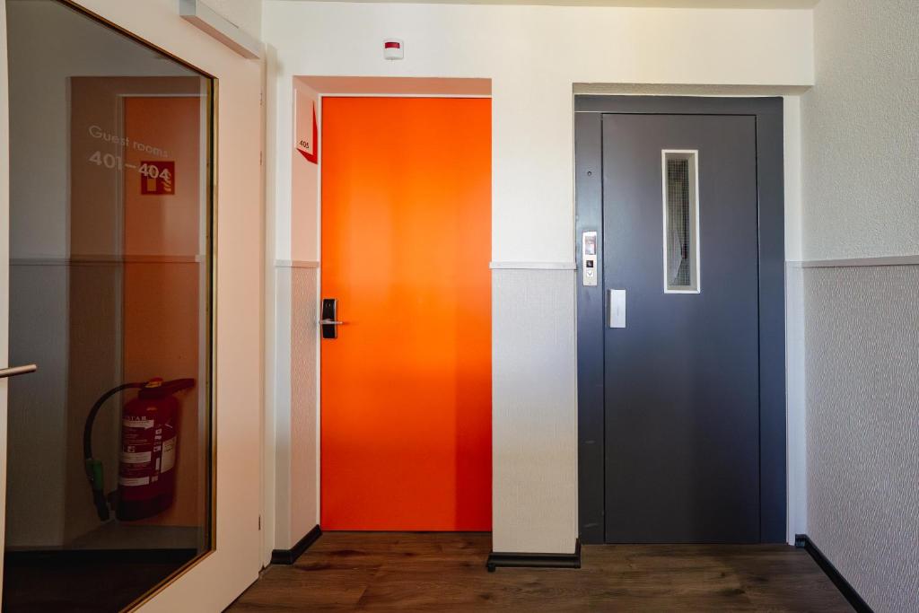 easyHotel Zürich City Main Station - Resim 14