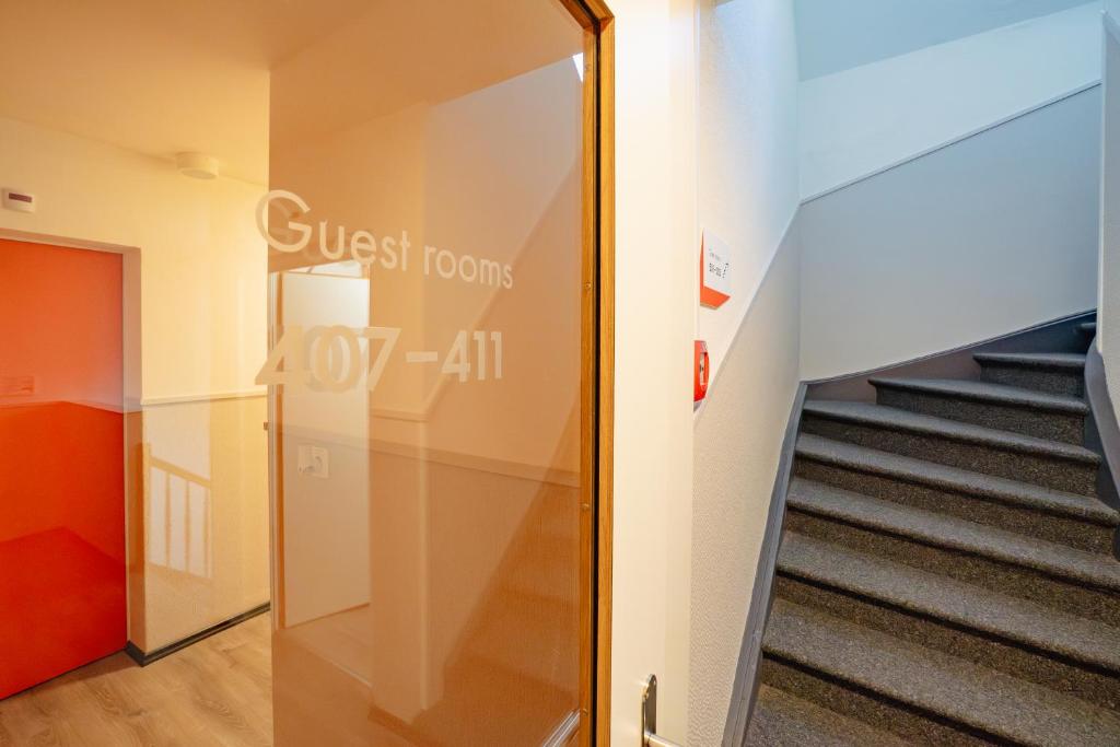 easyHotel Zürich City Main Station - Resim 12