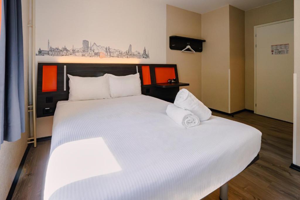 easyHotel Zürich City Main Station - Resim 18
