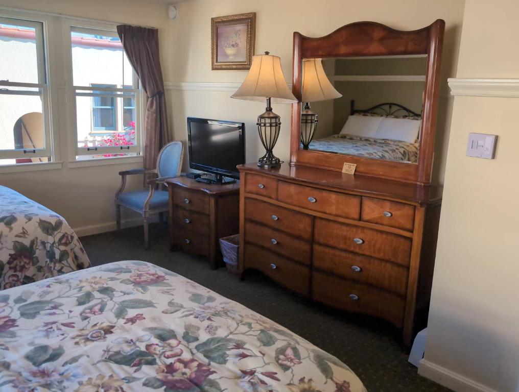 Marina Motel - 