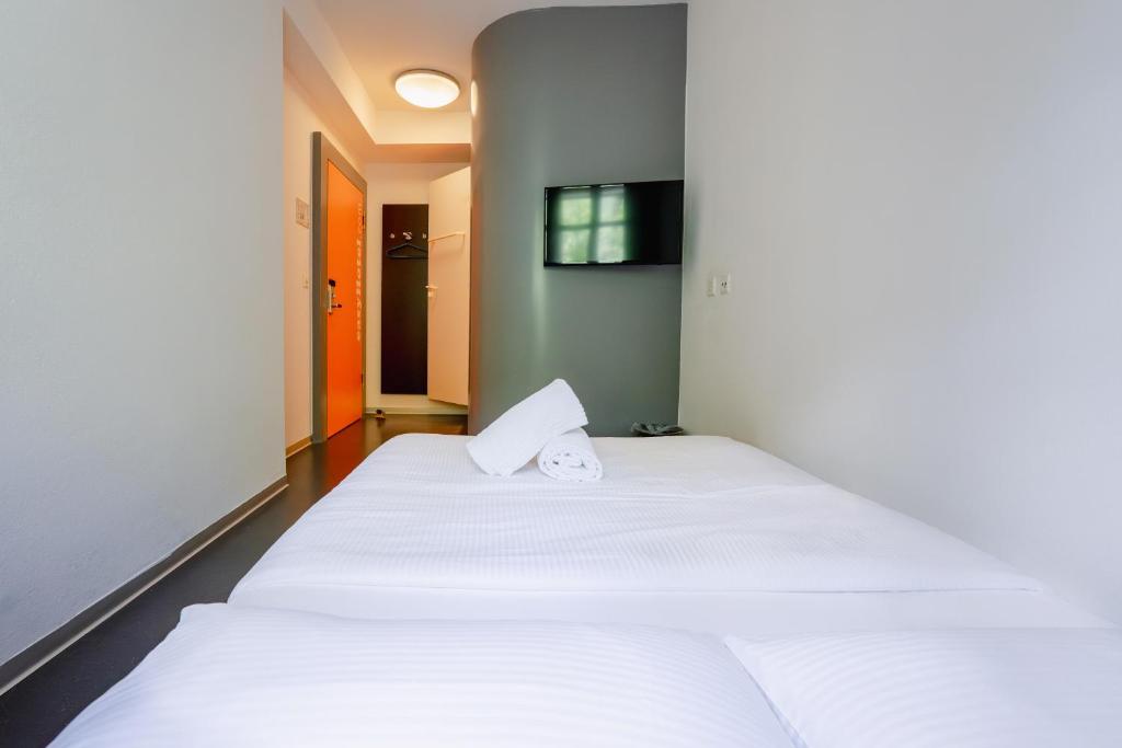 easyHotel Zürich City Centre - Resim 19