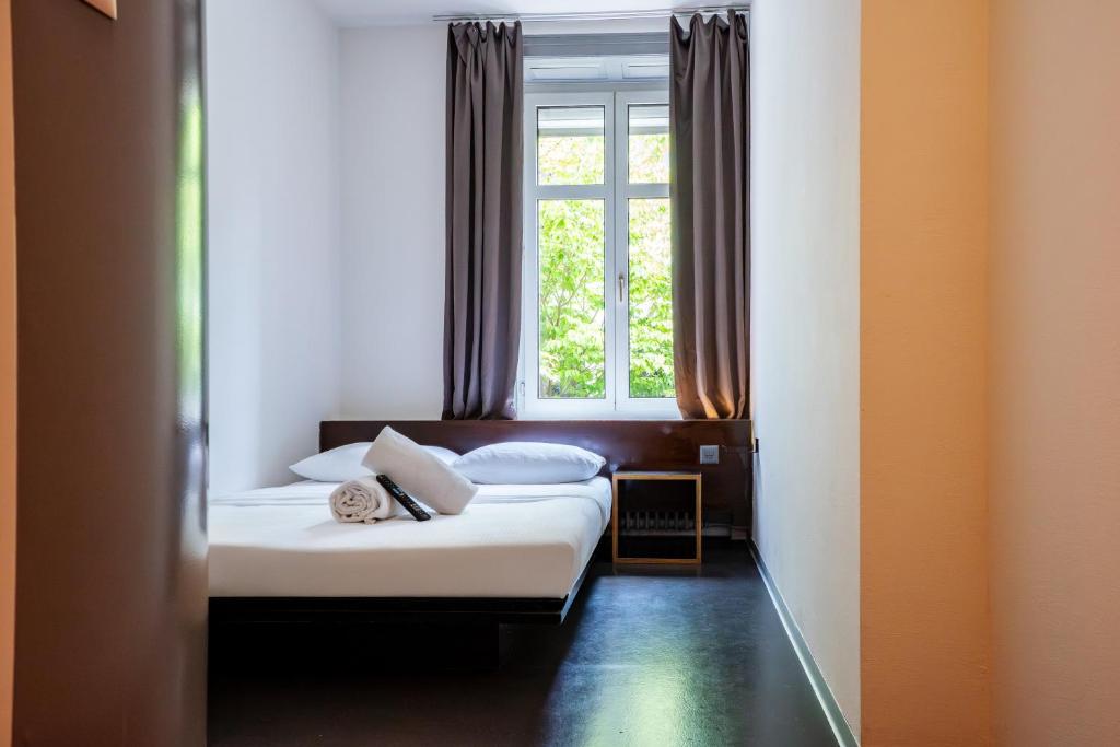 easyHotel Zürich City Centre - Resim 14