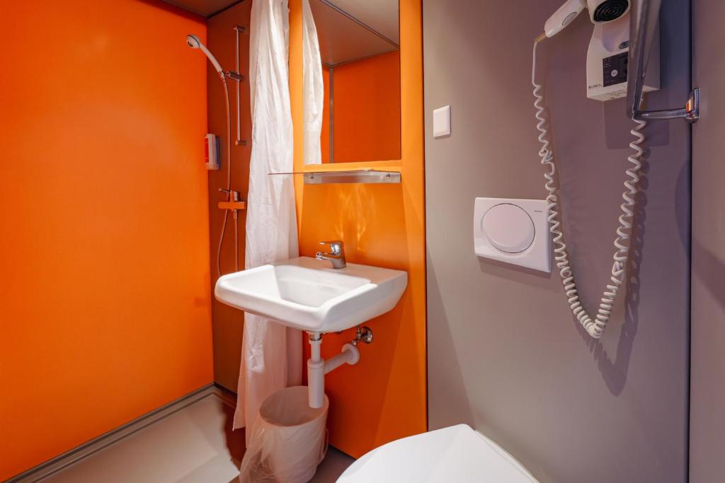 easyHotel Zürich City Centre - Resim 35