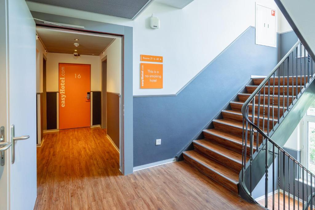 easyHotel Zürich City Centre - Resim 41