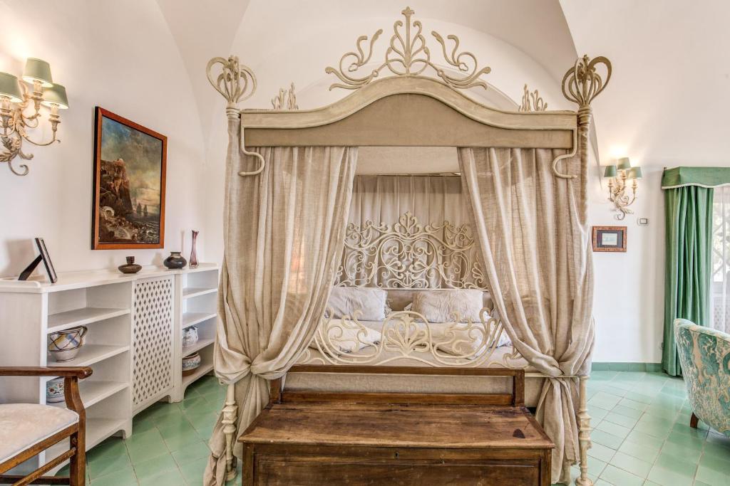 Una cama o camas en una habitación de Villa Calypso