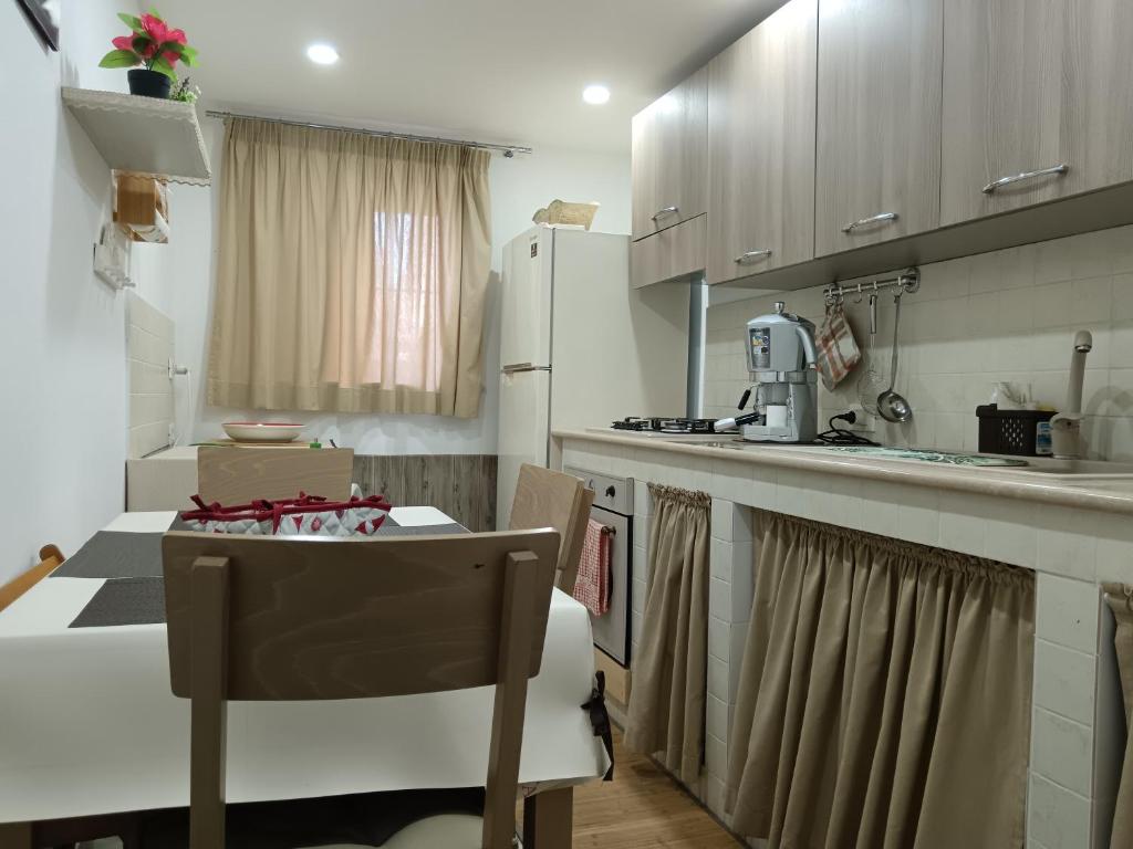 Η κουζίνα ή μικρή κουζίνα στο La casa di Marió