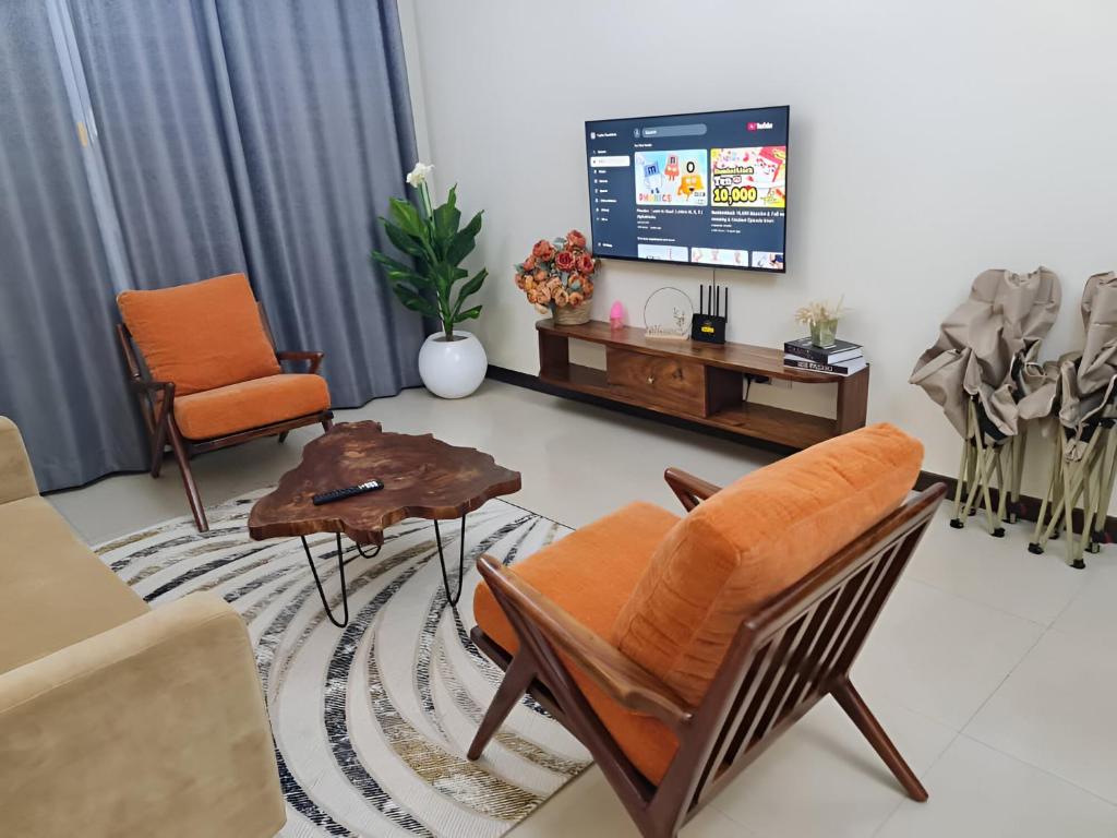 TV a/nebo společenská místnost v ubytování Spring Hills Apartment in Kampala