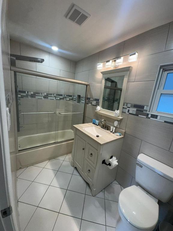 Coastal Sands Inn photo
