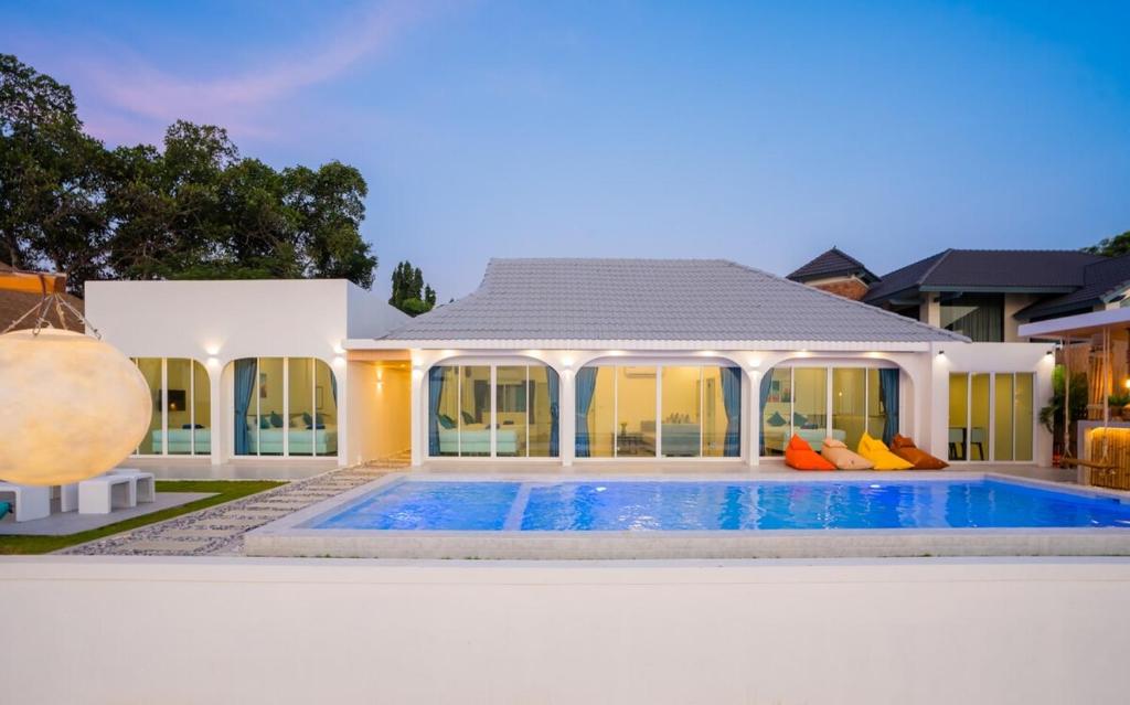 Πισίνα στο ή κοντά στο SunSea Beachfront Cha-Am