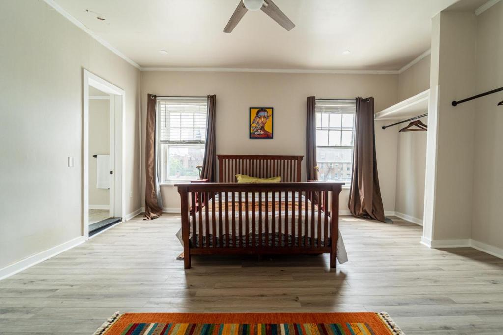 Billede fra billedgalleriet på Global Entry Walk-Up Units i Albany