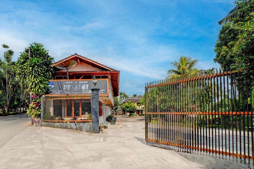 Galeriebild der Unterkunft Belvilla Bogor near Citra Alam Riverside formerly Aquarius Orange in Bogor