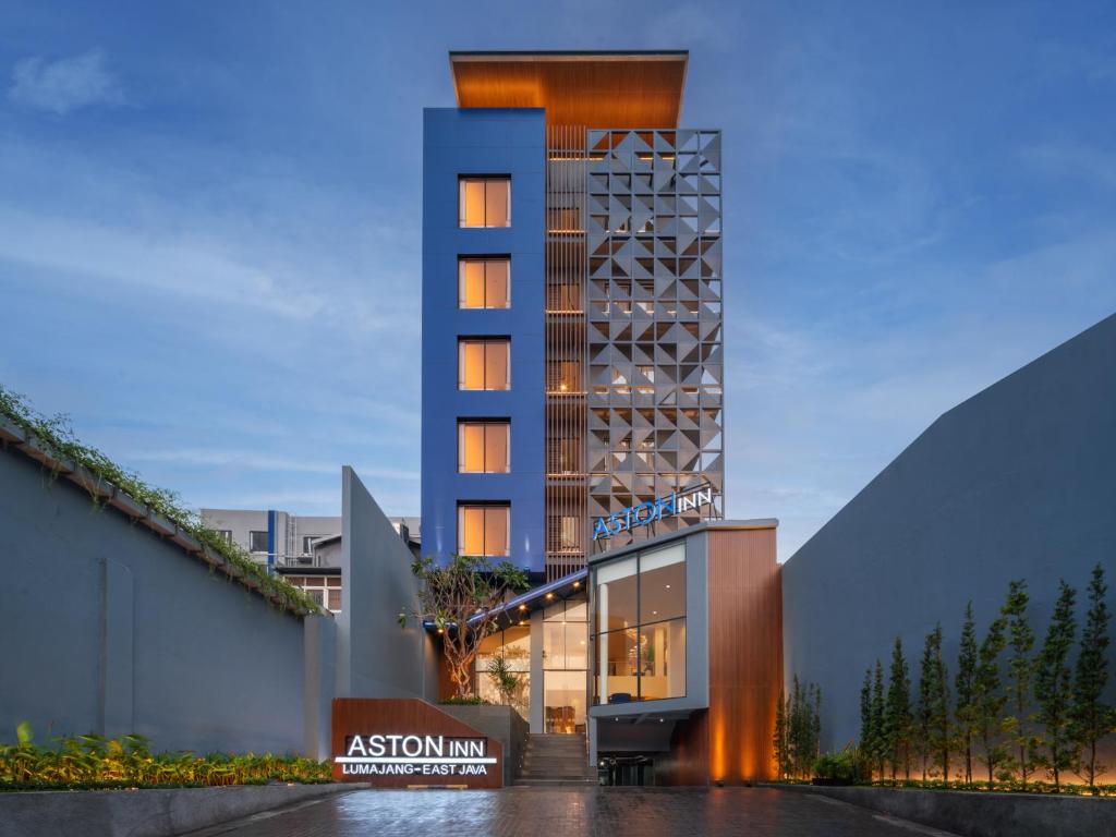 una representación de un hotel con un edificio alto en Aston Inn Lumajang - East Java, en Lumajang