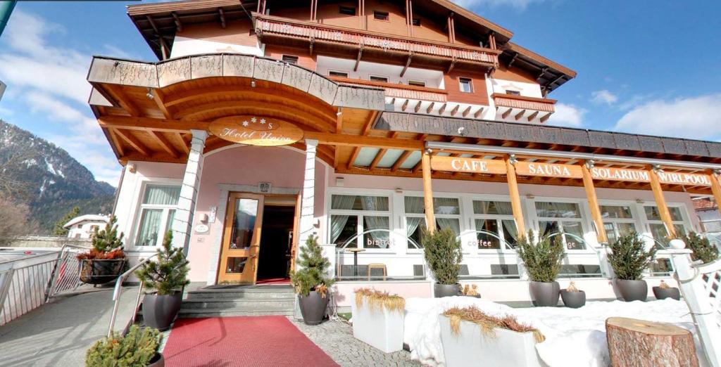 Nespecifikovaný výhled na hory nebo výhled na hory při pohledu z hotelu