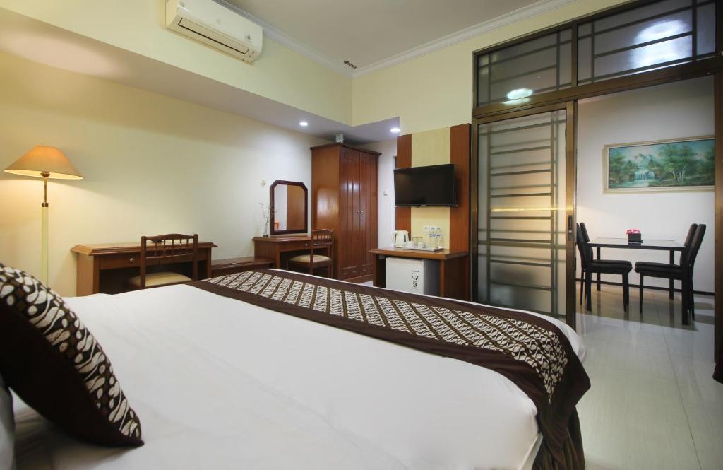 Hotel Grand Trisula Indramayu - Люкс