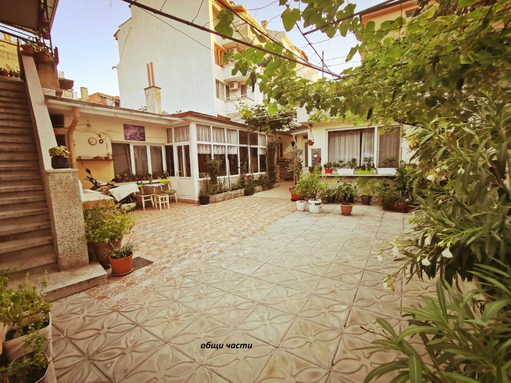 an empty courtyard of a building with plants at Studio Garden City Center Pomorie in Pomorie