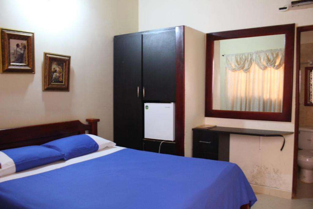 Postel nebo postele na pokoji v ubytování HOTEL COSTA DEL SOL mav