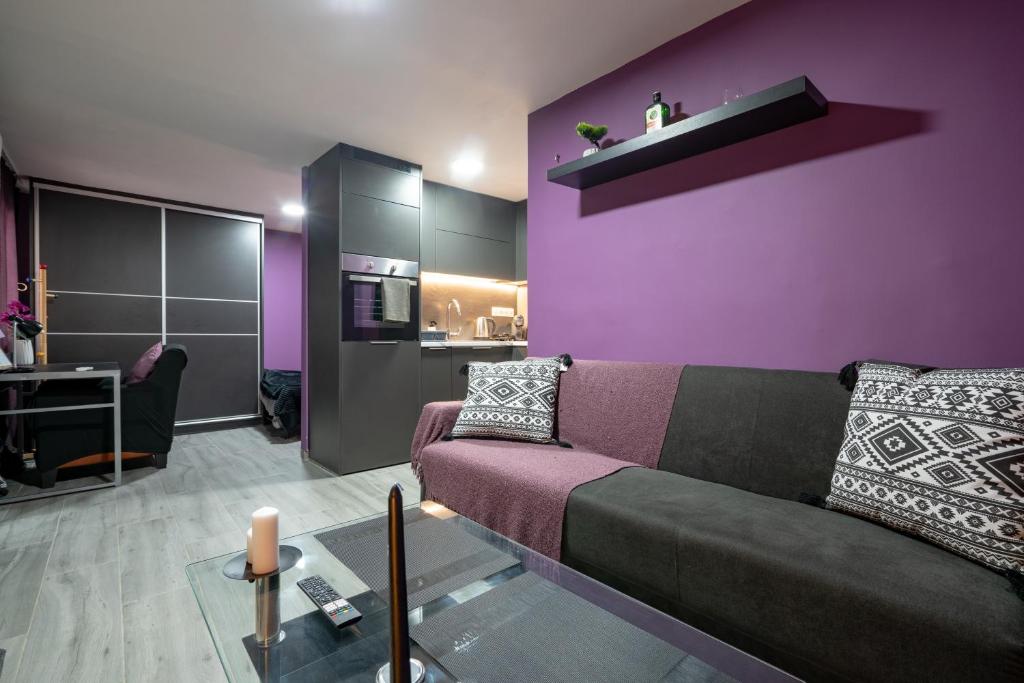 Χώρος καθιστικού στο Lilac Dream in Glyfada by ΜΡS