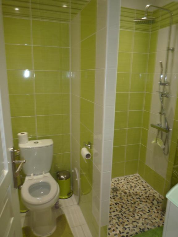 Ένα μπάνιο στο chambres d'hotes villa soleil