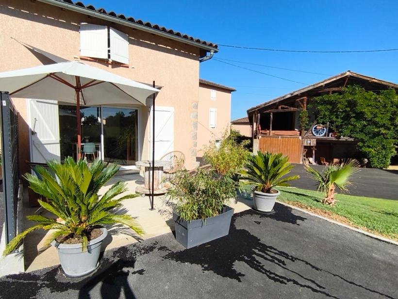 Gallery image of La Grange Fleurie in Caumont