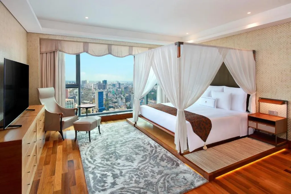 Designer Suite with Two-way Airport Transfer and Executive Lounge Access