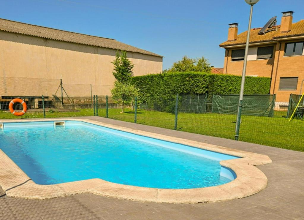 Swimmingpoolen hos eller tæt på Casa Entre Viñas, jardin privado con piscina comunitaria